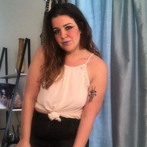 Forever 21 off white strappy tank w lace detail